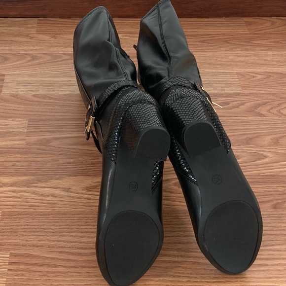 Isabell Pull On Wide Calf Black Knee High Boots w/ Buckle Accent Size 5.5 NIB - Picture 6 of 7